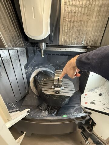5 axis universal machining center DECKEL MAHO DMU 60 evo