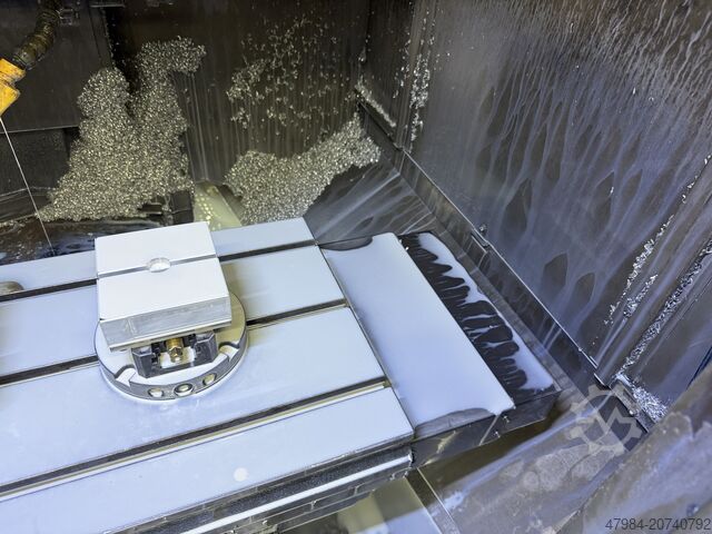 CNC Vertikal-Bearbeitungszentrum STAMA MC 014