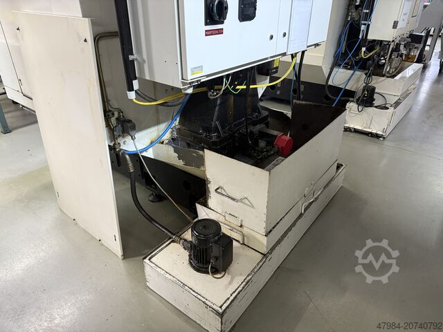 CNC Vertikal-Bearbeitungszentrum STAMA MC 014