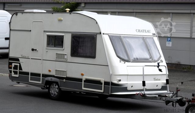 Wohnwagen CHATEAU Calista 390 mit Vorzelt