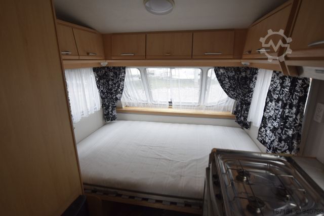 Wohnwagen CHATEAU Calista 390 mit Vorzelt