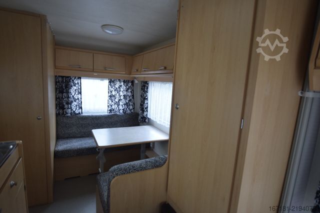 Wohnwagen CHATEAU Calista 390 mit Vorzelt