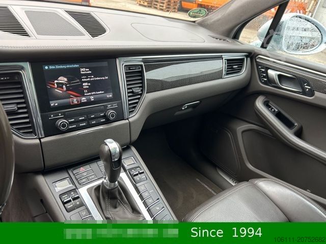 Pick-up PORSCHE Macan Turbo 3,6L V6 PANO/BOSE/CARBON/ALCANTARA