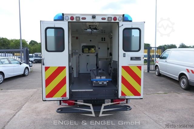 Fire truck mercedes-benz 319 Sprinter 6-Zylinder Rettungswagen Strobel