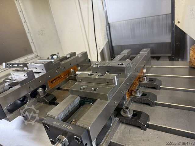 Vertical machining center +GF+ Mikron VCExxPro