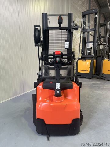 SWE 120 XR * DEMO !! REACH - MAST + Tilting Forks + Side Shift !! TOYOTA SWE 120 XR * DEMO !!  REACH - MAST  +  Tilting Forks + S.S.  !!