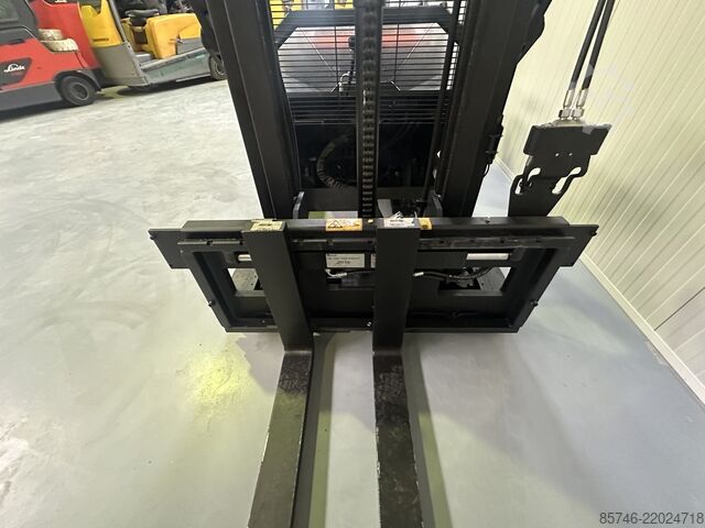 SWE 120 XR * DEMO !! REACH - MAST + Tilting Forks + Side Shift !! TOYOTA SWE 120 XR * DEMO !!  REACH - MAST  +  Tilting Forks + S.S.  !!