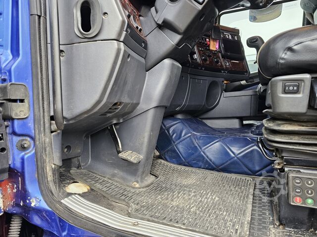 Standard tractor unit SCANIA R620LB6X4HHA V8 Manuell PTO Blatt/Luft