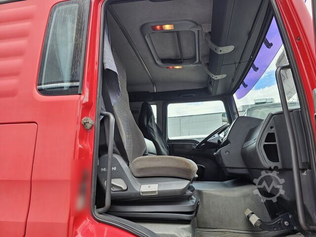 Roll-off tipper truck MAN TGA 26.463 FDLC 8x4 35t Lenkachse