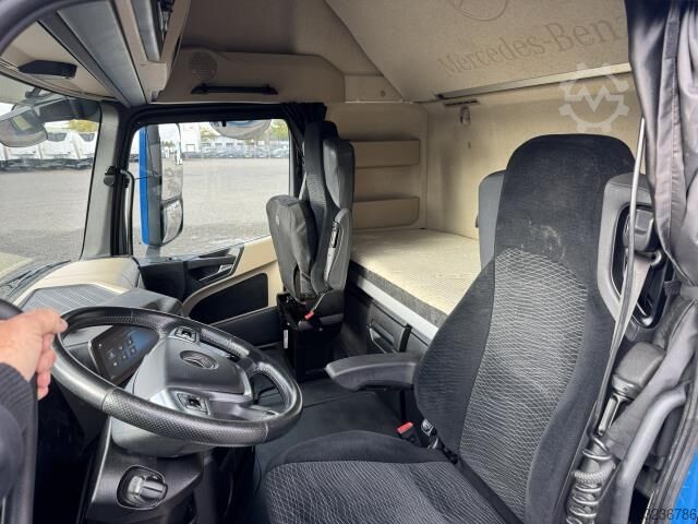 Standard tractor unit Mercedes-Benz 1851 LS Actros Gigaspace Retarder Standklima PTO