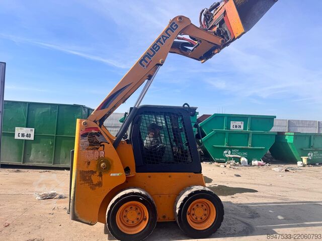 Compact wheel loader Mustang Mustang