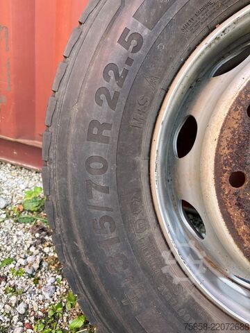 Tractor unit Continental 315/70R22,5 mit Felge gebraucht