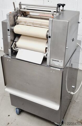Croissant shaping machine Universum HWM 30/3