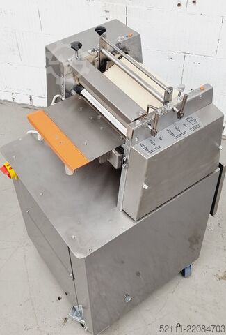 Croissant shaping machine Universum HWM 30/3