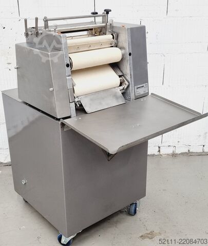 Croissant shaping machine Universum HWM 30/3