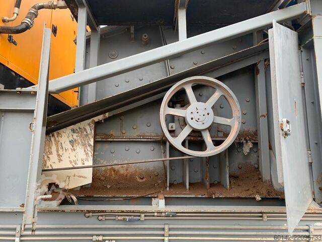 Mobile crushing and screening plant Vidts machinery 