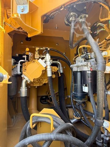 Kettenbagger CATERPILLAR 325 Baujahr 2021