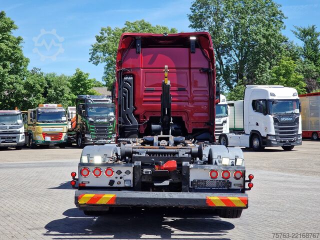Hakenarmsystem MAN TGX 35.500 8x4*4 - Hyva Hooklift - Custom inter...