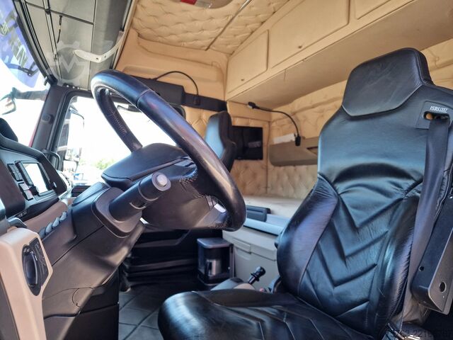 Hakenarmsystem MAN TGX 35.500 8x4*4 - Hyva Hooklift - Custom inter...