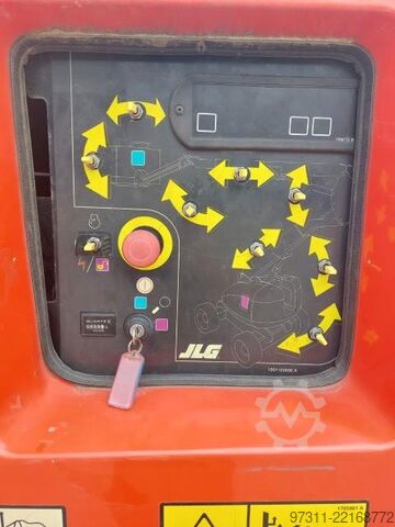Gelenkteleskoparbeitsbühne JLG 800AJ