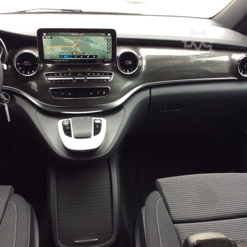 Minibus Mercedes-Benz EQV 300 lang (7 Sitzer) SpurW Sport Navi ACC LM