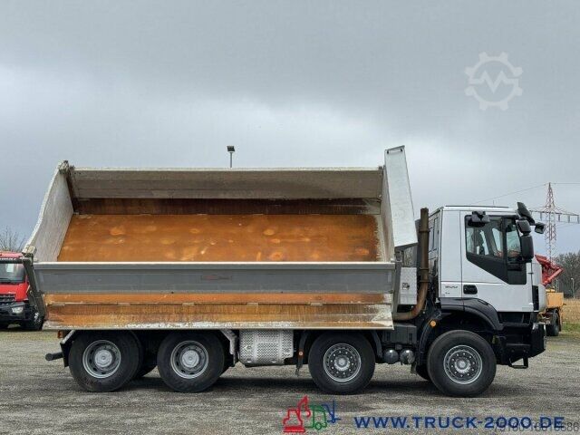 Three-sided tipper truck Iveco 340T50 Trakker 8x4 Bordmatik Links/Rechts/Hinten
