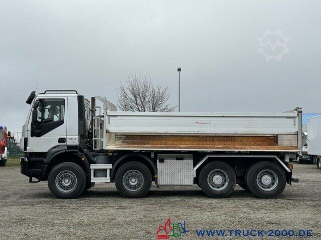 Three-sided tipper truck Iveco 340T50 Trakker 8x4 Bordmatik Links/Rechts/Hinten
