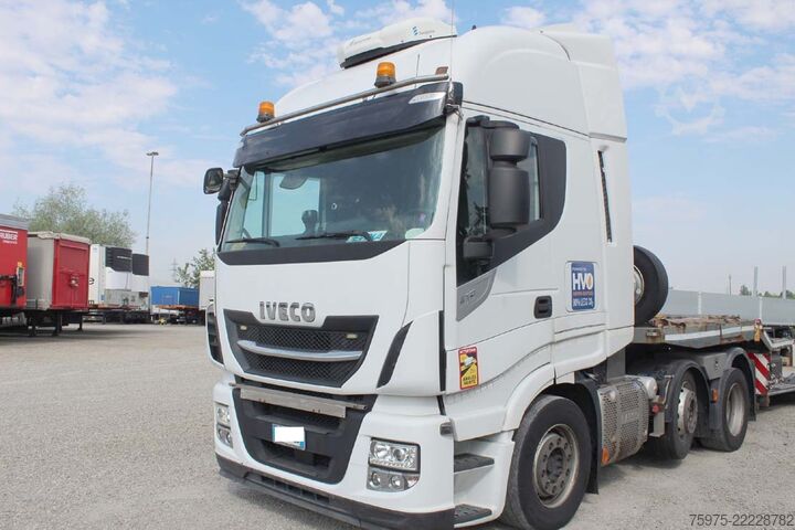 Standard tractor unit Iveco trattore stradale 3 assi ribassato