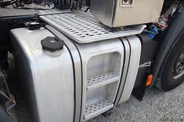 Standard tractor unit Iveco trattore stradale 3 assi ribassato