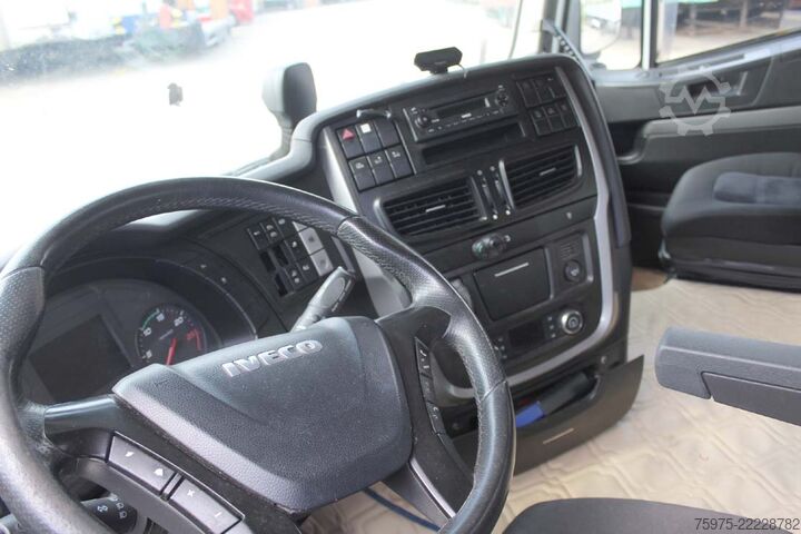Standard tractor unit Iveco trattore stradale 3 assi ribassato
