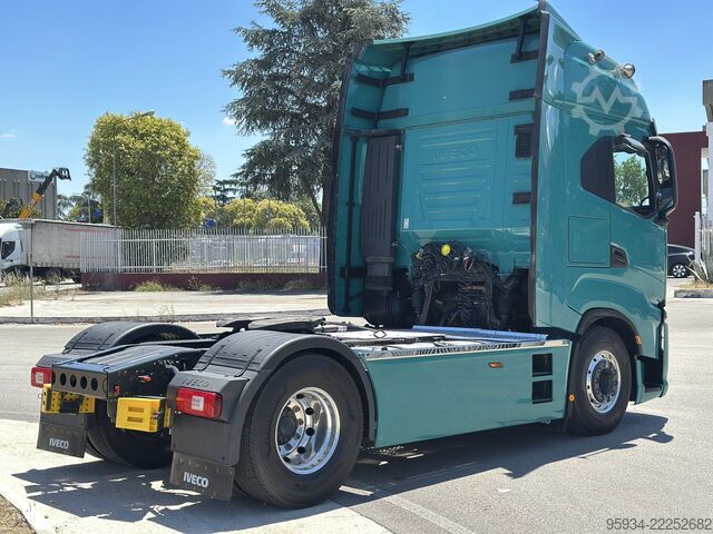 Standard tractor unit Iveco S WAY 530