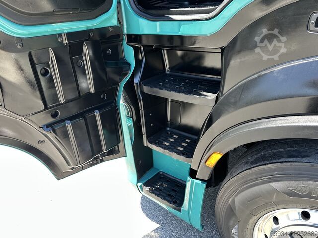 Standard tractor unit Iveco S WAY 530