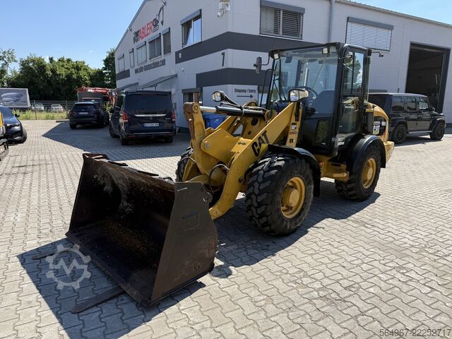 Loader Caterpillar 906M Radlader 55 kW 5600 kg