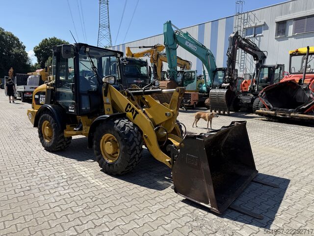 Loader Caterpillar 906M Radlader 55 kW 5600 kg