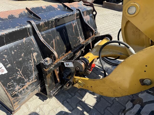 Loader Caterpillar 906M Radlader 55 kW 5600 kg