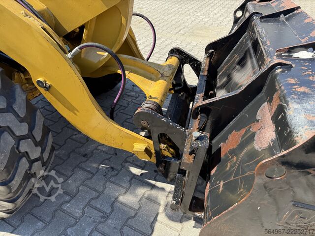 Loader Caterpillar 906M Radlader 55 kW 5600 kg