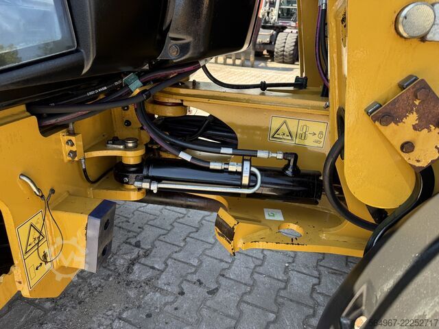 Loader Caterpillar 906M Radlader 55 kW 5600 kg