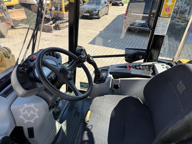 Loader Caterpillar 906M Radlader 55 kW 5600 kg