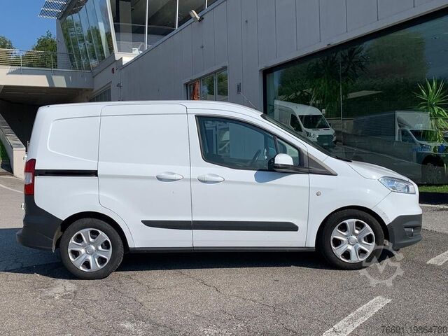 Compact van Ford Courier Van