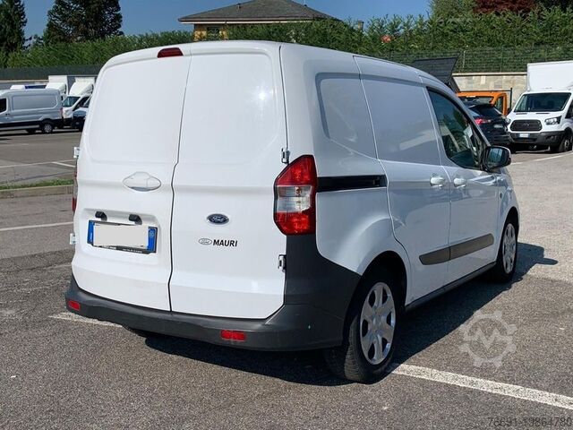 Compact van Ford Courier Van