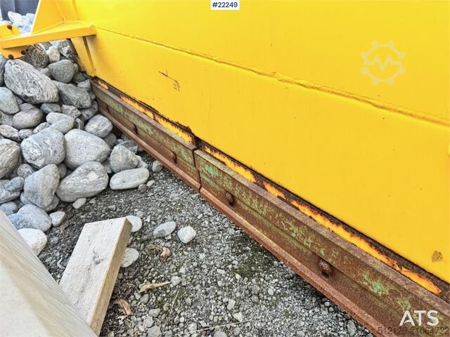 Vama EAU4800K folding wing plow for truck Vama EAU4800K folding wing plow for truck