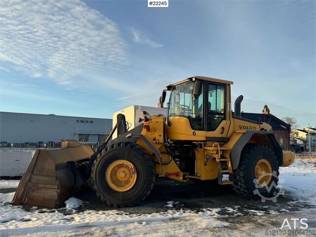 Radlader Volvo L110F wheel loader with bucket