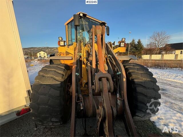 Radlader Volvo L110F wheel loader with bucket