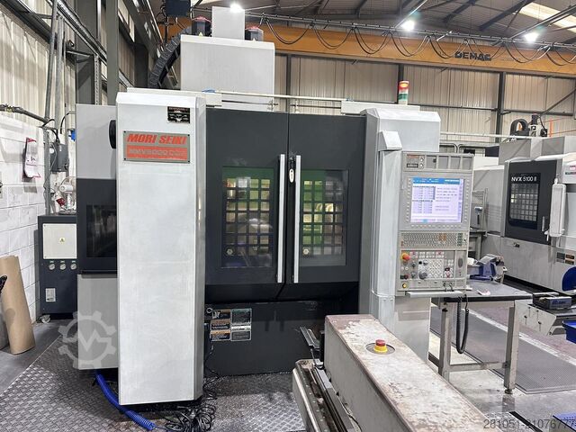 5-Achs CNC Vertikal-Bearbeitungszentrum Mori Seiki NMV5000DCG