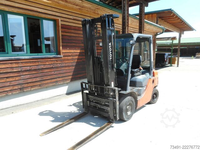 Gabelstapler Toyota 02-8FDF25 Triplex + SS + ZV + Kabine