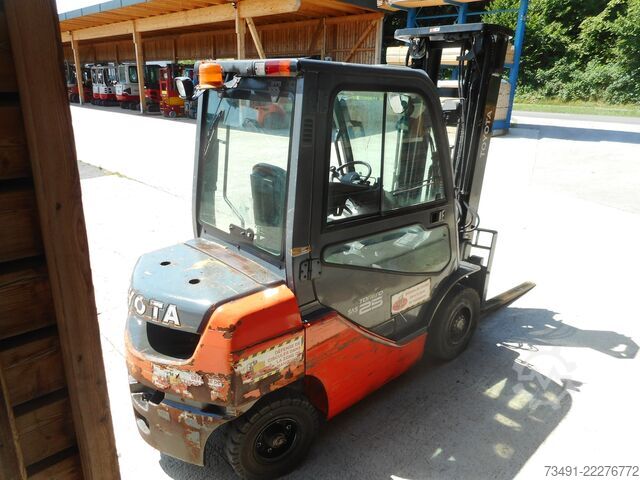 Gabelstapler Toyota 02-8FDF25 Triplex + SS + ZV + Kabine