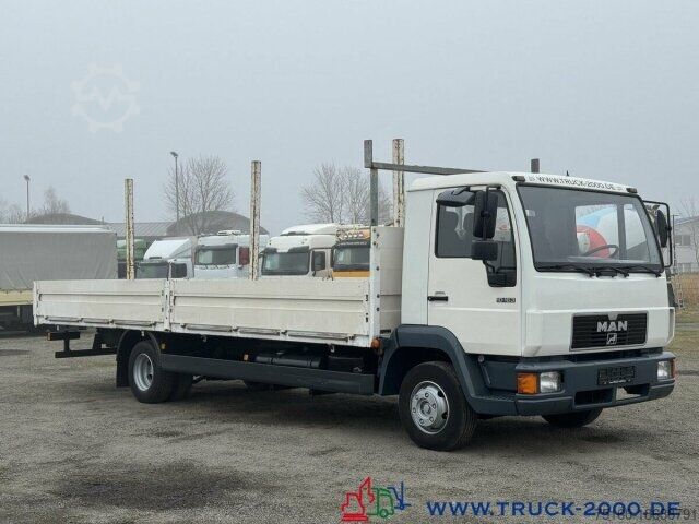 Flatbed truck MAN 10.163 Lange Pritsche 7.10m 3 Sitzer Nur 217TKM