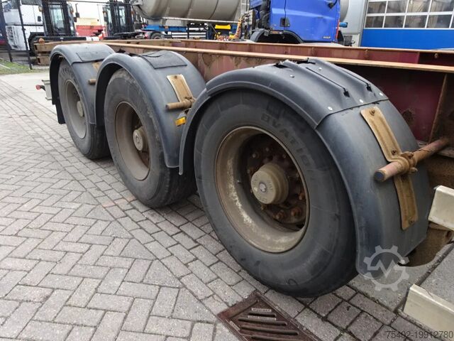 Container transport Renders Renders Container Chassis / SAF + DRUM