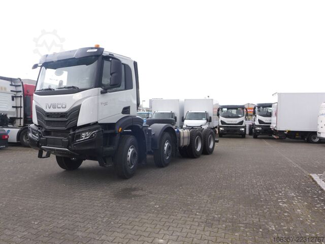 LKW-Fahrgestell IVECO T-Way AD410T54B 8X4 Radstand.4250mm Betonmischer