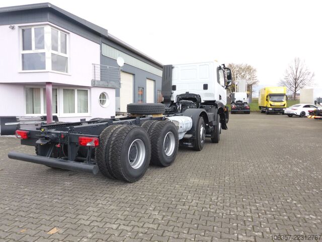 LKW-Fahrgestell IVECO T-Way AD410T54B 8X4 Radstand.4250mm Betonmischer